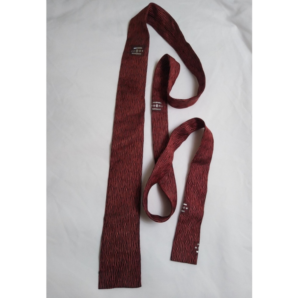 Vintage Wembley tie with metallic detail